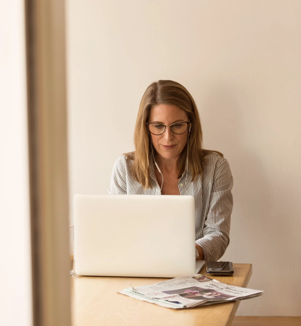 Фотография до и после наложения тонирования в 5% от цвета FF4B00